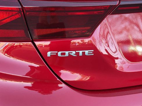 Used 2023 Kia Forte LXS image 28