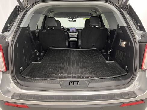 Used 2023 Ford Explorer XLT w/ Equipment Group 202A AWD/4WD image 37