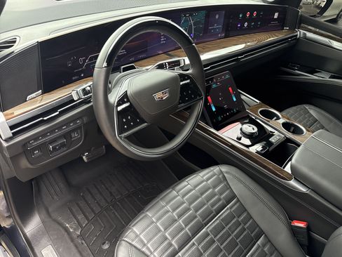 Used 2025 Cadillac Escalade Sport Platinum w/ LPO, ONYX Package AWD/4WD image 57