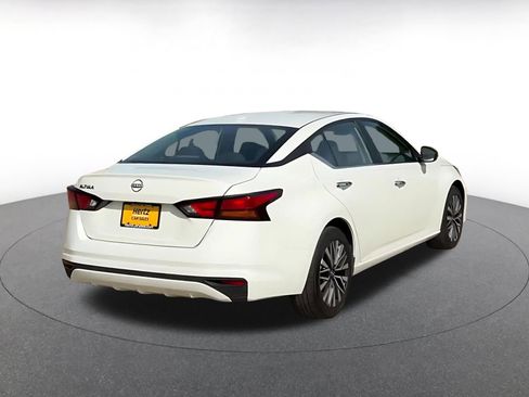 Used 2025 Nissan Altima 2.5 SV FWD image 14