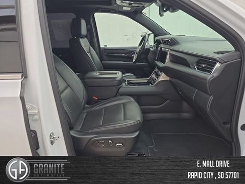 Used 2024 GMC Yukon XL Denali AWD/4WD image 39