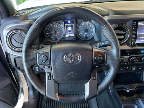 Used 2023 Toyota Tacoma TRD Off-Road w/ Technology Package AWD/4WD image 12