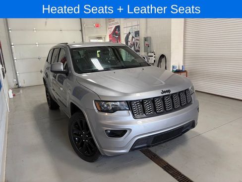 Used 2020 Jeep Grand Cherokee Altitude AWD/4WD image 2