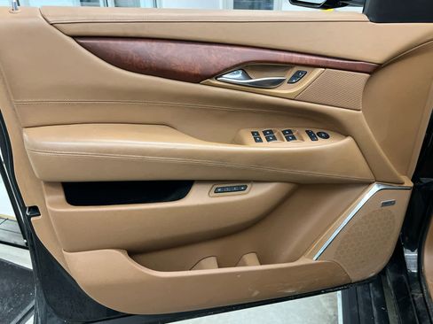Used 2016 Cadillac Escalade ESV Platinum image 13