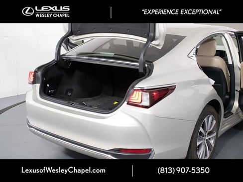 Used 2020 Lexus ES 300h w/ Premium Package FWD image 13