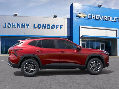 New 2026 Chevrolet Trax LT w/ Driver Confidence Package FWD image 5
