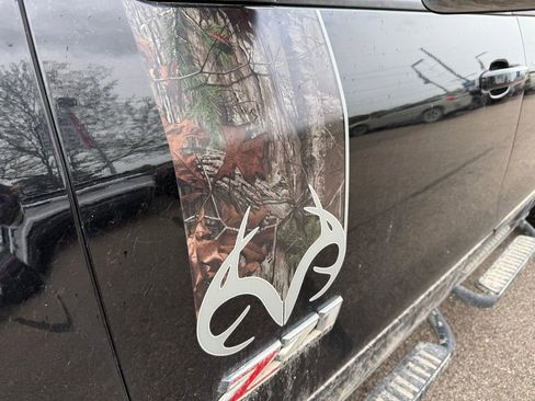 Used 2017 Chevrolet Silverado 1500 LTZ Z71 w/ Realtree Edition AWD/4WD image 9