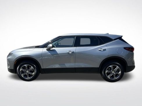 Used 2024 Chevrolet Blazer LT FWD image 2