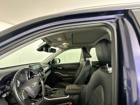Used 2020 Toyota Highlander XLE FWD image 25