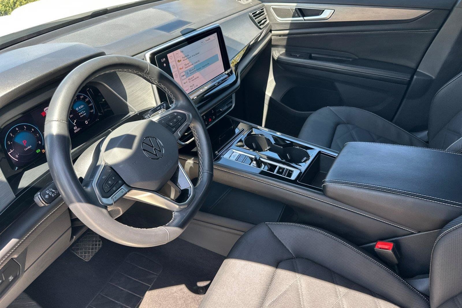 Certified 2024 Volkswagen Atlas Cross Sport SE AWD/4WD image 10