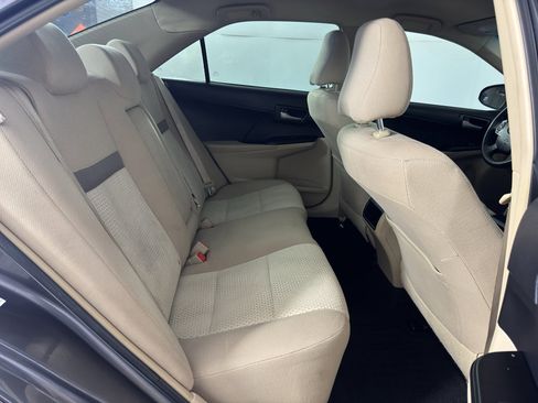Used 2014 Toyota Camry LE image 38