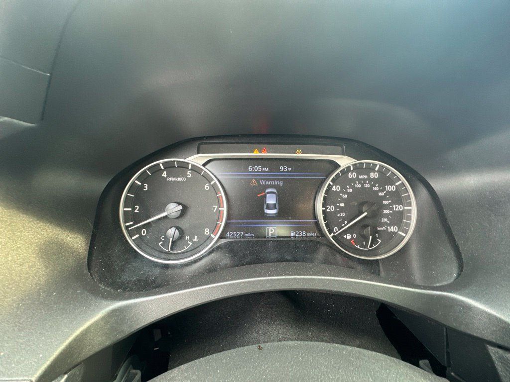 Used 2025 Nissan Altima 2.5 SV FWD image 11