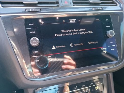 Used 2023 Volkswagen Tiguan SE R-Line image 14