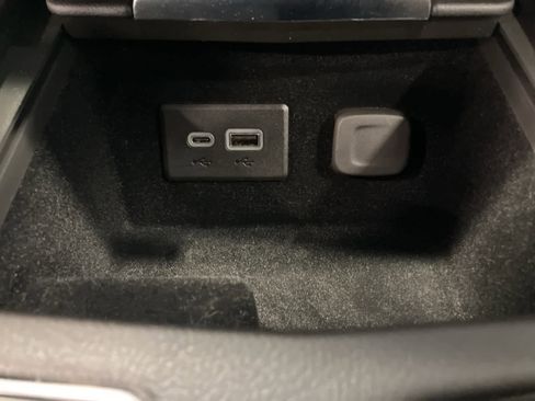 Used 2024 Cadillac XT4 Luxury image 16