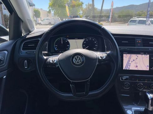 Used 2019 Volkswagen e-Golf SEL Premium image 12