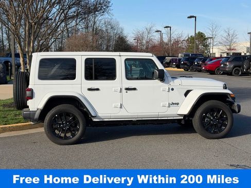 Used 2025 Jeep Wrangler Unlimited Sahara w/ Safety Group image 5
