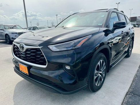 Used 2023 Toyota Highlander XLE image 8