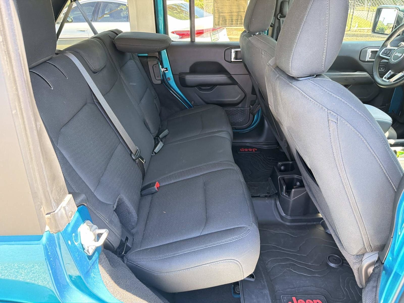 Used 2019 Jeep Wrangler Unlimited Sahara AWD/4WD image 16