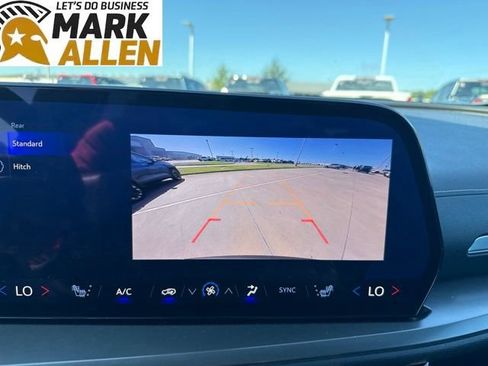 Used 2025 Chevrolet Traverse LT AWD/4WD image 10