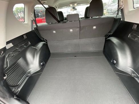 Used 2018 Toyota RAV4 LE FWD image 34