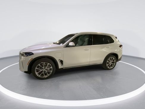 New 2026 BMW X5 xDrive50e w/ Premium Package image 4