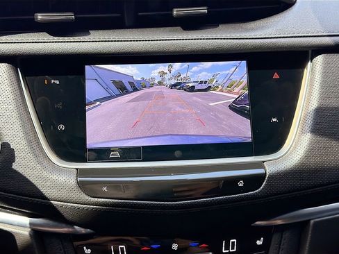 Used 2025 Cadillac XT6 Luxury FWD image 34