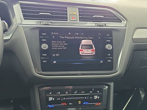 Certified 2022 Volkswagen Tiguan SE w/ Panoramic Sunroof Package image 20