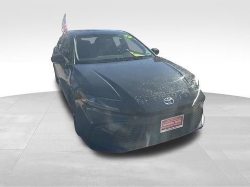 Used 2025 Toyota Camry SE image 29