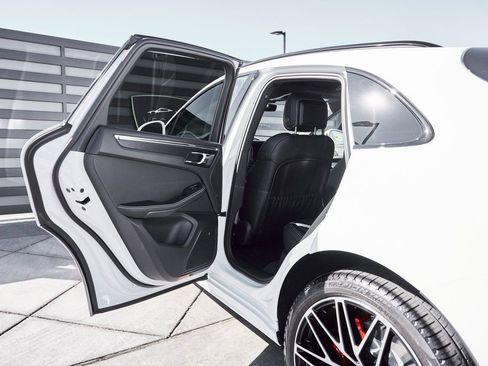 Used 2025 Porsche Macan GTS AWD/4WD image 31