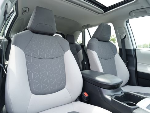 Used 2024 Toyota RAV4 XLE w/ Convenience Package FWD image 7