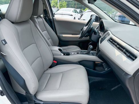 Used 2019 Honda HR-V Touring image 9
