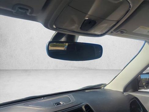 Used 2019 Jeep Cherokee Limited image 11