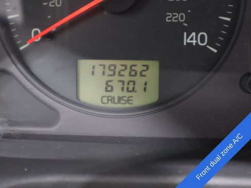 Used 2004 Volvo S40 FWD image 2