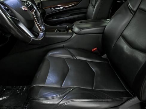 Used 2019 Cadillac Escalade Luxury AWD/4WD image 19
