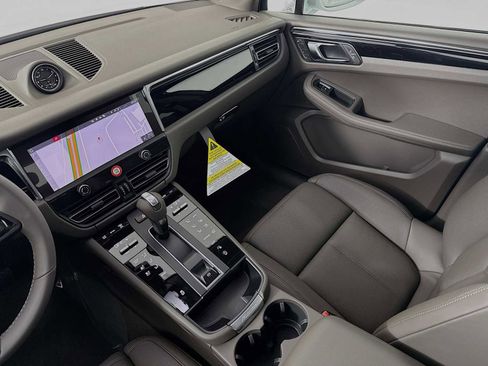 New 2026 Porsche Macan image 26