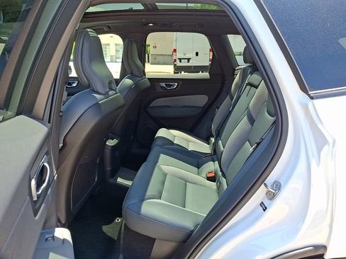 Used 2022 Volvo XC60 T8 R-Design w/ Advanced Package AWD/4WD image 12