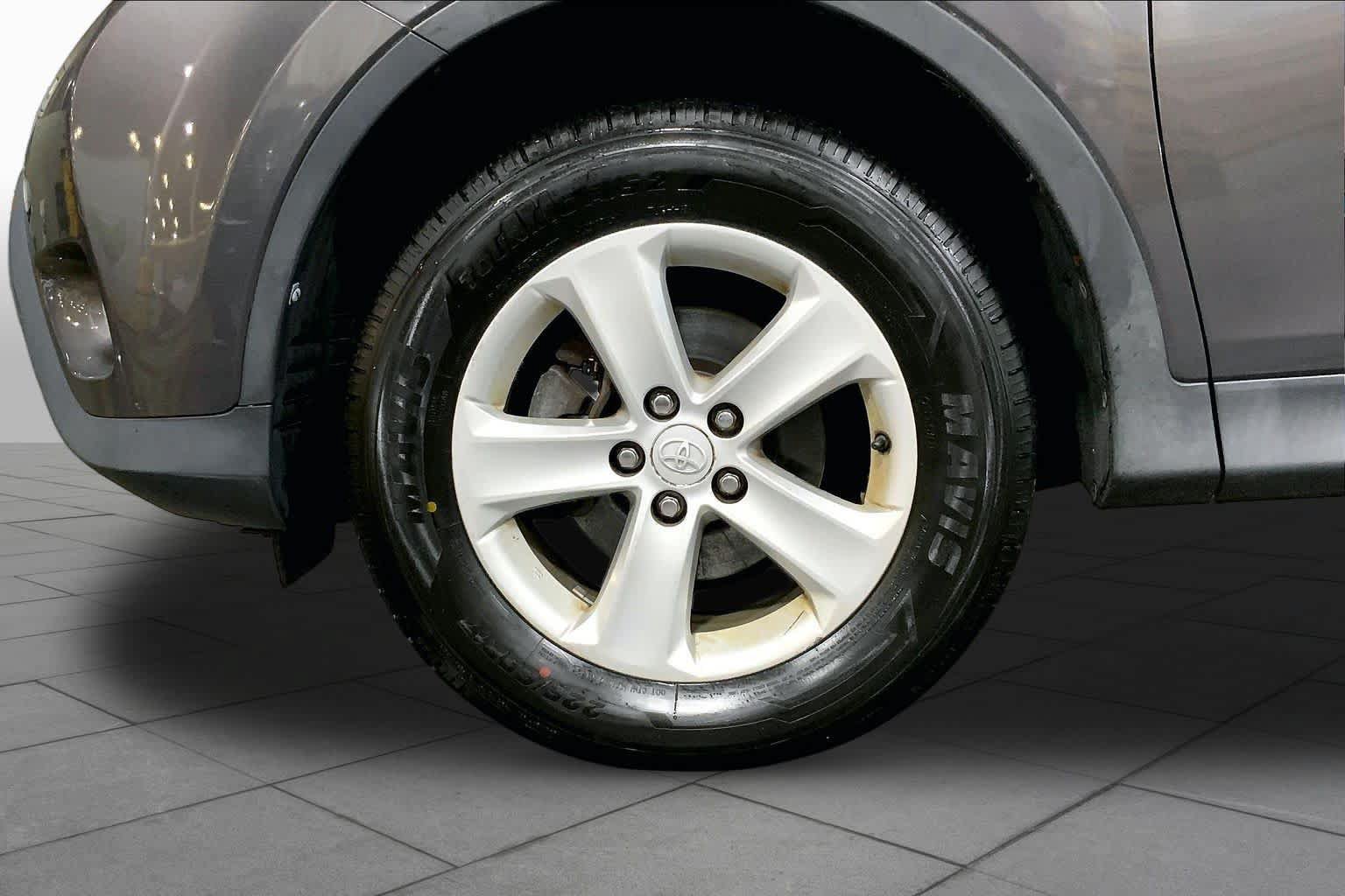 Used 2014 Toyota RAV4 XLE AWD/4WD image 11