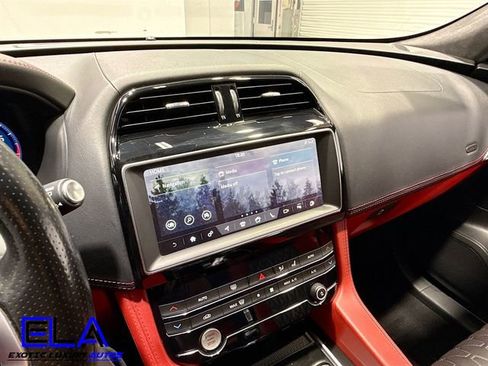 Used 2020 Jaguar F-PACE SVR image 17