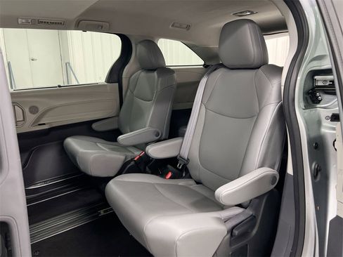 Used 2024 Toyota Sienna XLE image 23