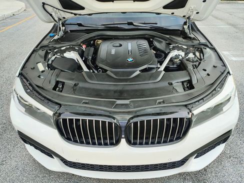 Used 2018 BMW 740i image 22