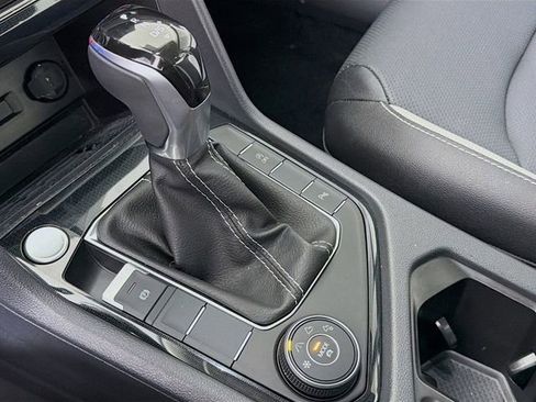 Used 2025 Volkswagen Taos SEL image 19