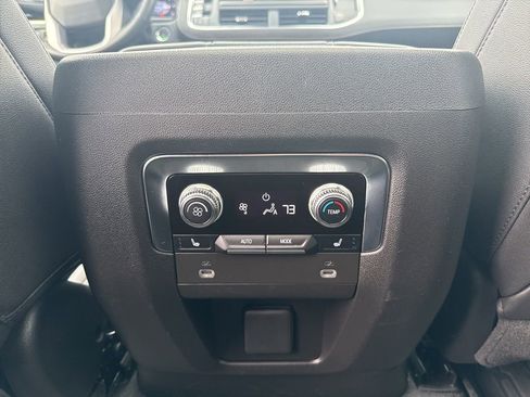 Used 2023 GMC Yukon SLT w/ SLT Premium Package image 14
