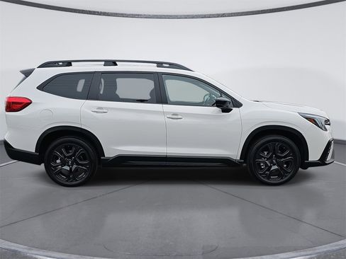 Used 2024 Subaru Ascent Onyx Edition image 2