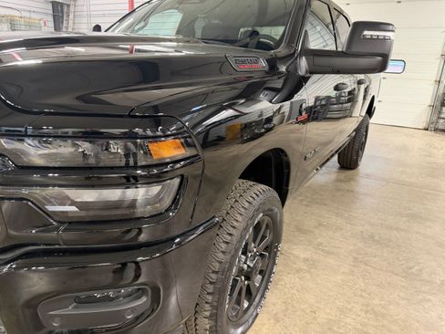 Used 2025 RAM 2500 Big Horn AWD/4WD image 38
