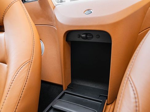 Used 2021 Aston Martin V8 Vantage Roadster image 43