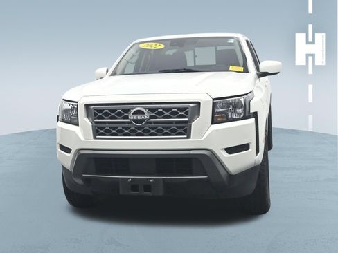 Used 2022 Nissan Frontier SV RWD image 2