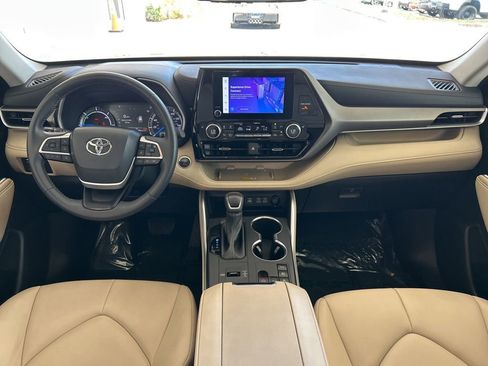 Used 2024 Toyota Highlander XLE AWD/4WD image 34