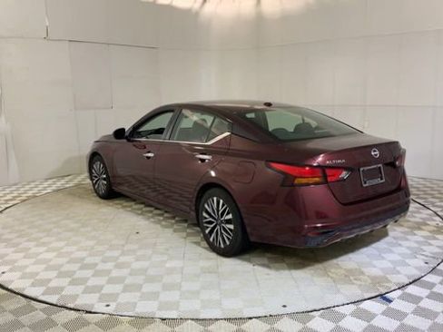Used 2024 Nissan Altima 2.5 SV FWD image 9