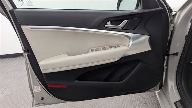 Used 2025 Genesis G70 2.5T RWD image 13