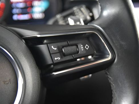 Used 2022 Porsche Macan image 14